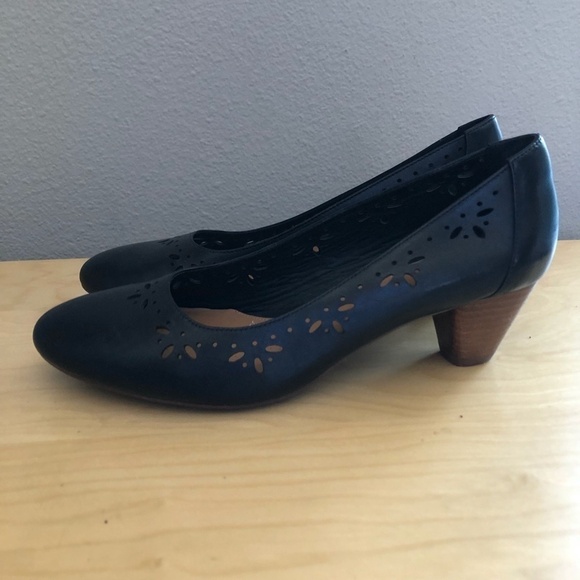 CLARKS Perforated Leather Pumps - Picture 8 of 12